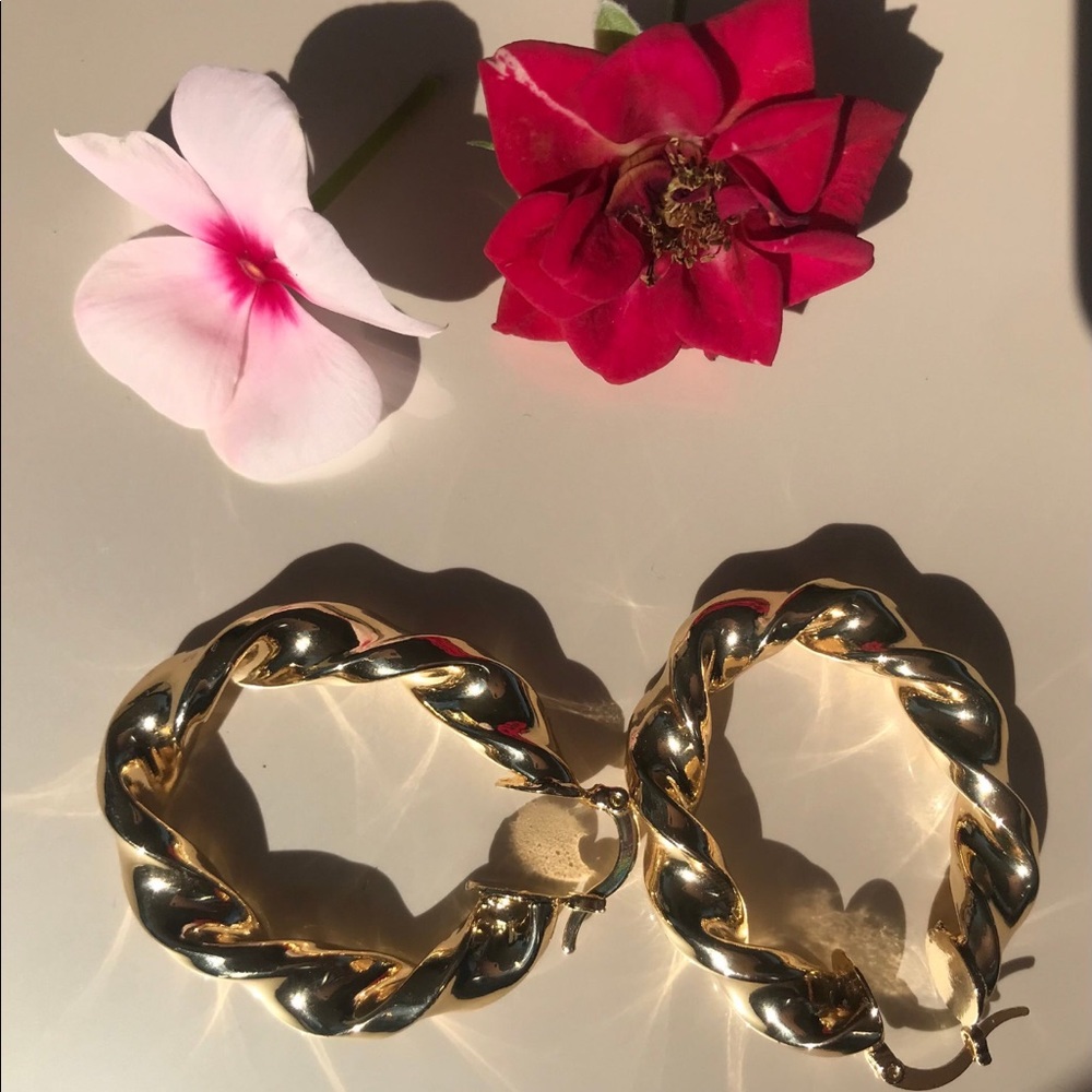 Twisted hoops
